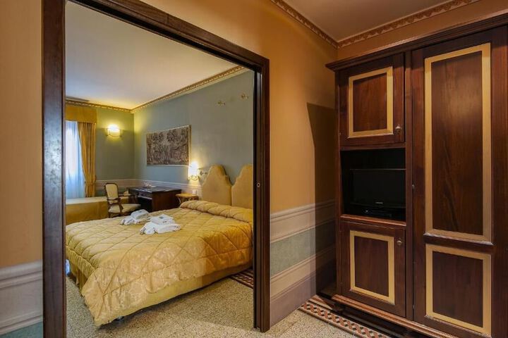 Room 5 of 23