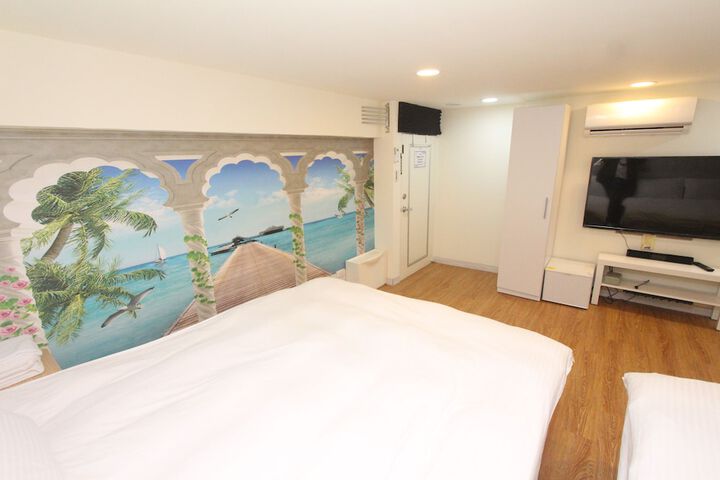 Room 38 of 246