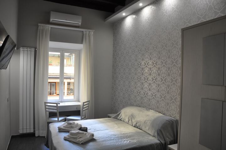 Room 6 of 26