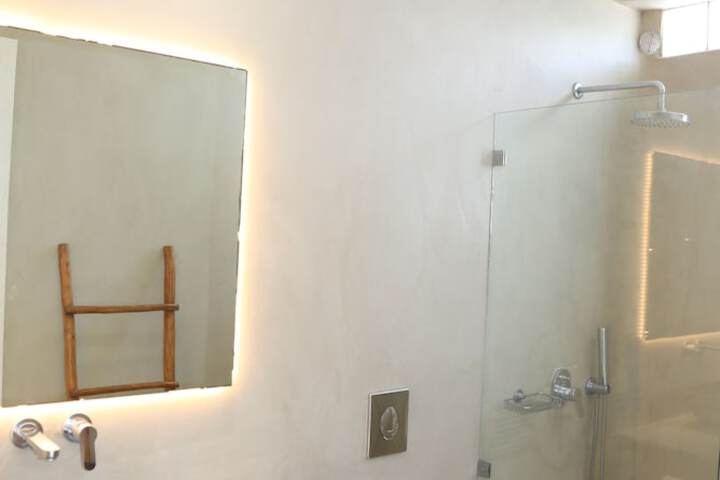 Room 101 of 187