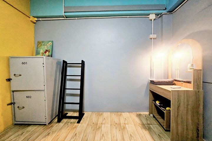 Room 50 of 94