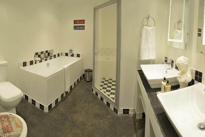Room 18 of 37