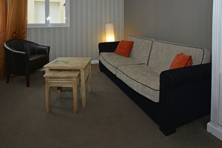 Room 13 of 102