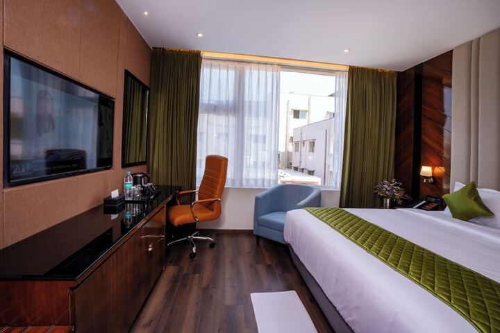 Room 27 of 74