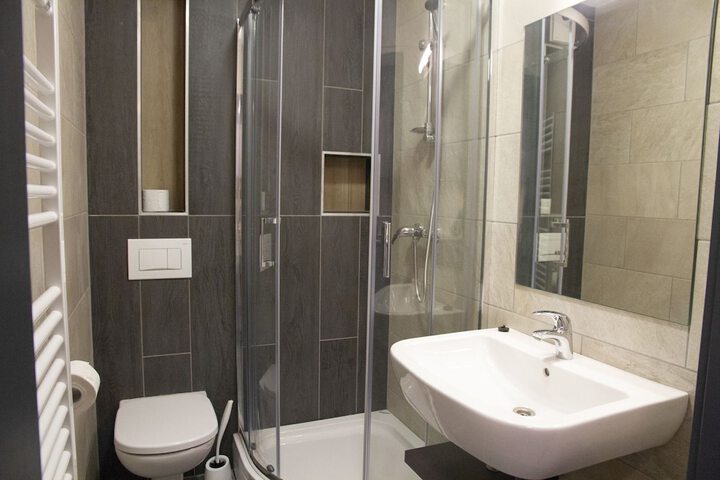 Room 45 of 123