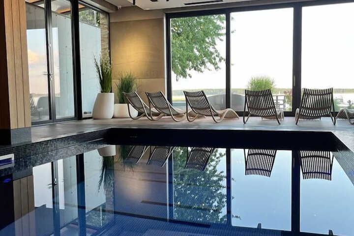 Pool 75 of 136