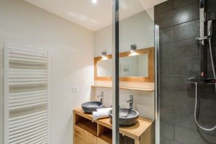 Room 10 of 20