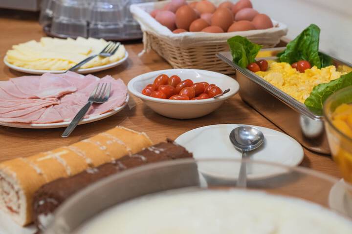 Breakfast/Coffee Service 68 of 81