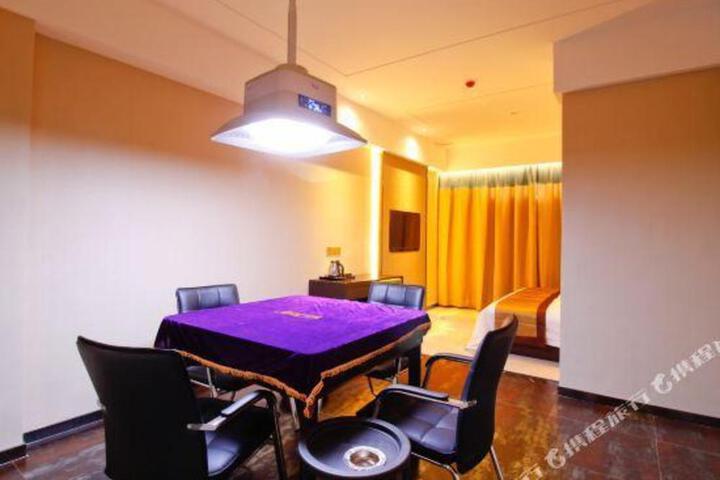 Home Inn Baiyun Hotel (Hefei High-speed Railway South Station)
