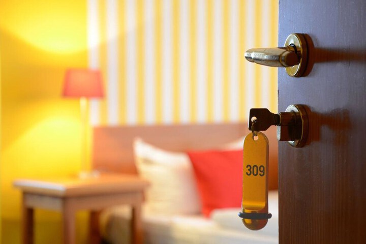 Room 17 of 37