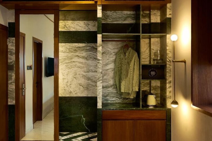 Room 18 of 27