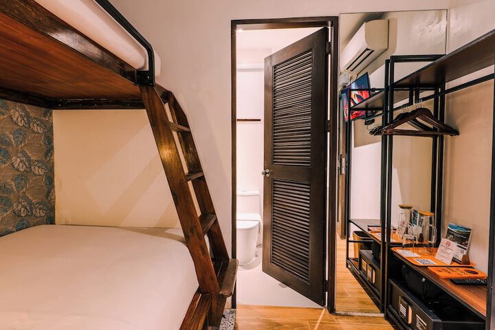 Room 26 of 65