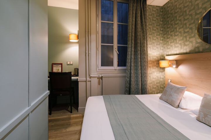 Room 21 of 43