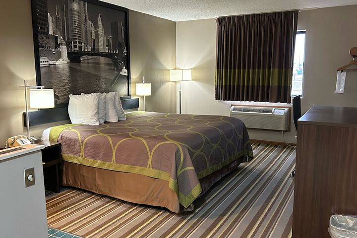 1 Queen Bed (9 of 28)