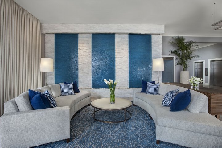 Lobby lounge