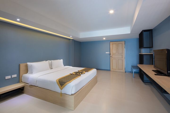 Room 9 of 28