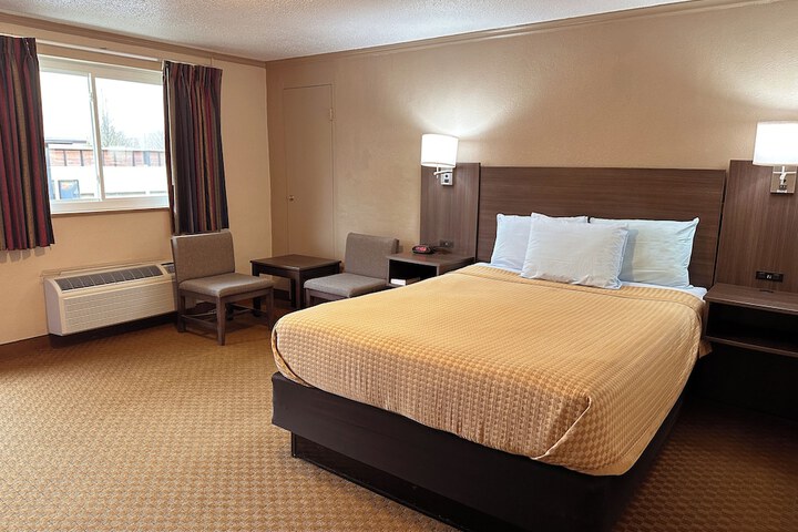 Single Queen Bed (2 of 4)