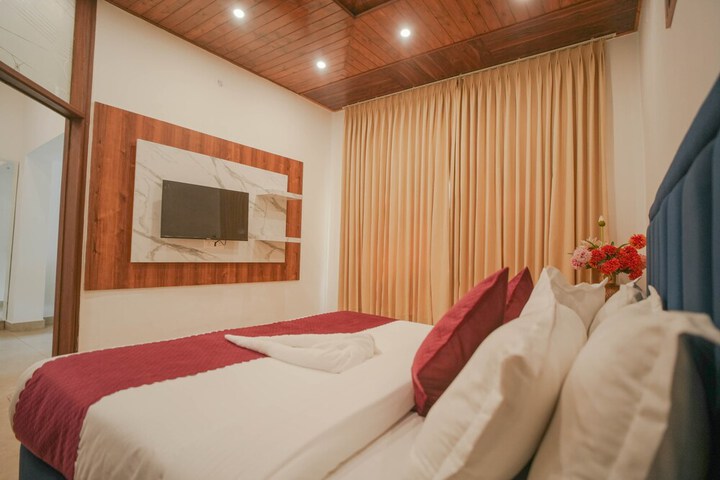 Room 10 of 29