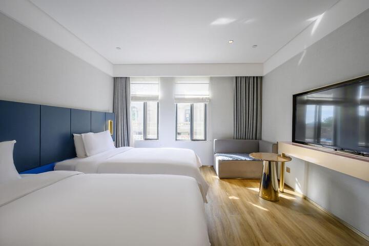 Room 7 of 23