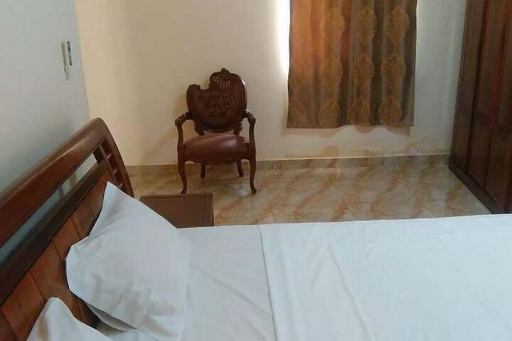 Room 27 of 32