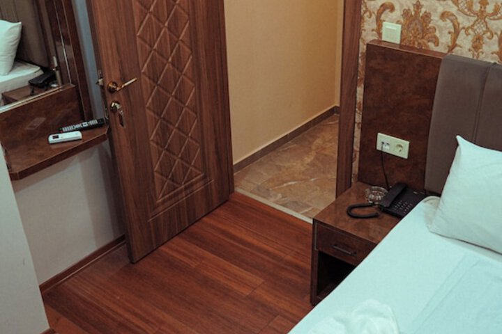 Room 7 of 31