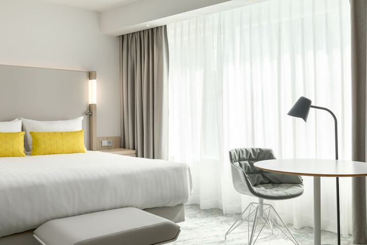 Room 3 of 89