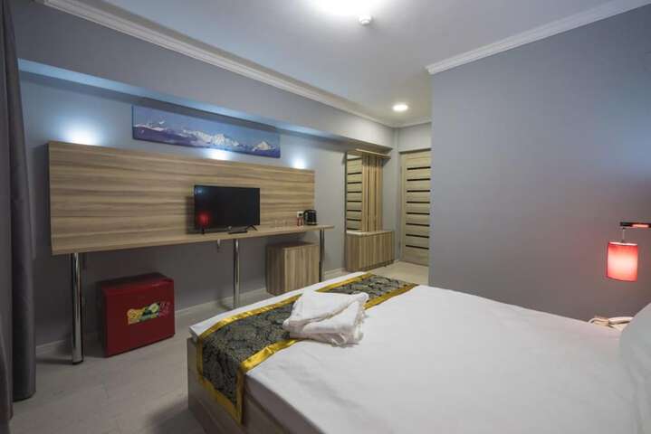 Room 6 of 25