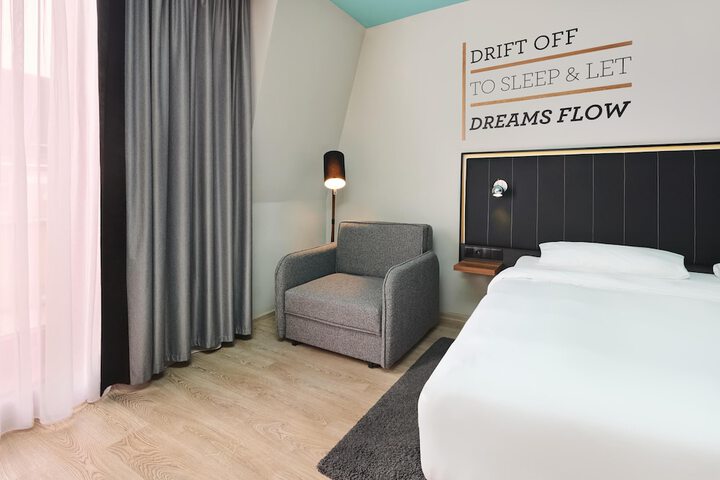 Room 47 of 141