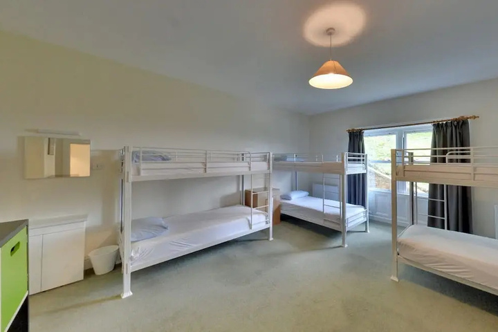 Room 10 of 12