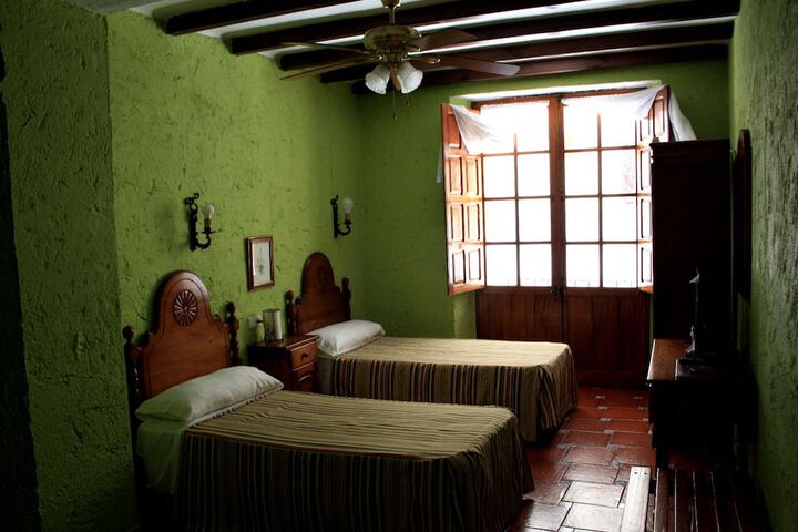 Room 11 of 38