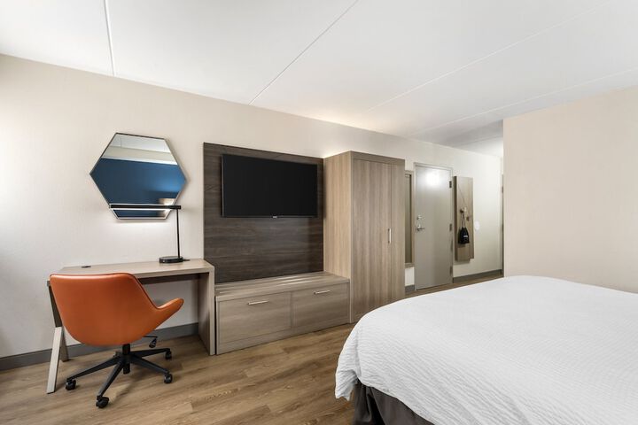 Standard King Bed Accessible (2 of 12)