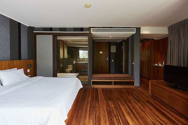 Room 10 of 90