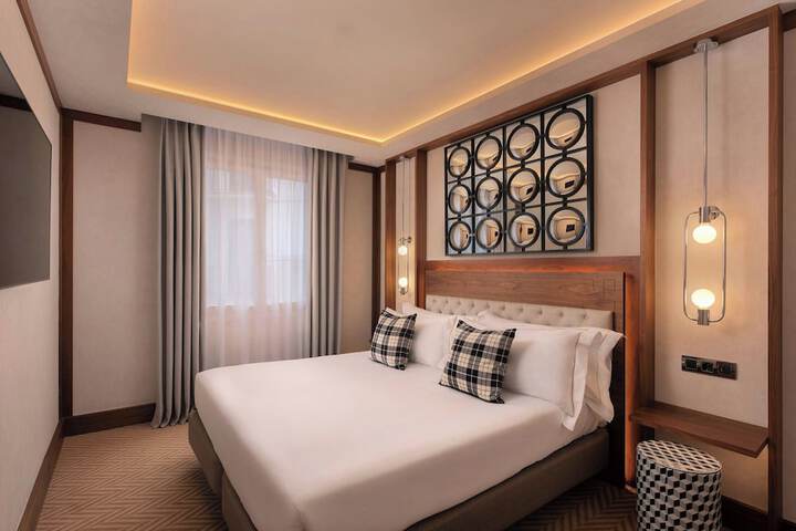 Room 43 of 82