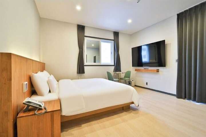 Room 42 of 72