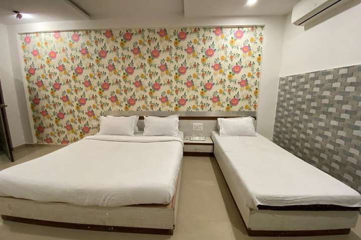 Room 7 of 14