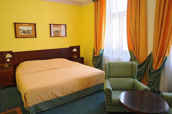Room 19 of 61