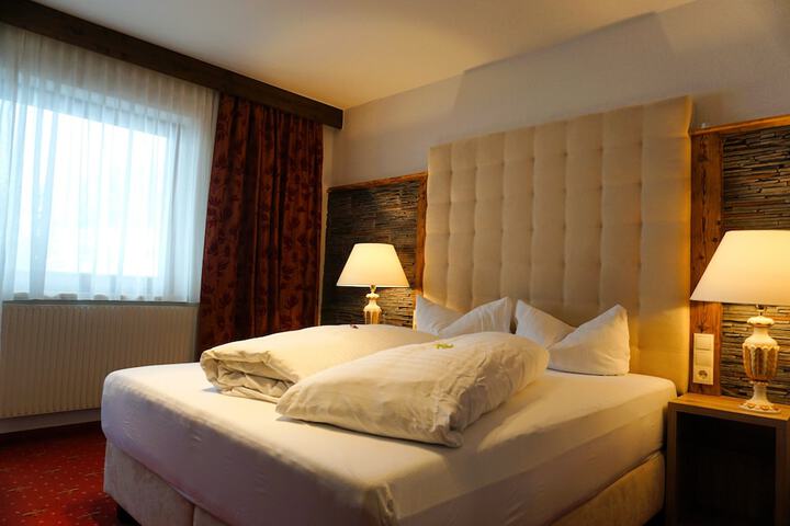 Room 11 of 80