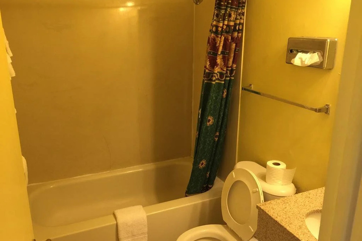 Room 8 of 13