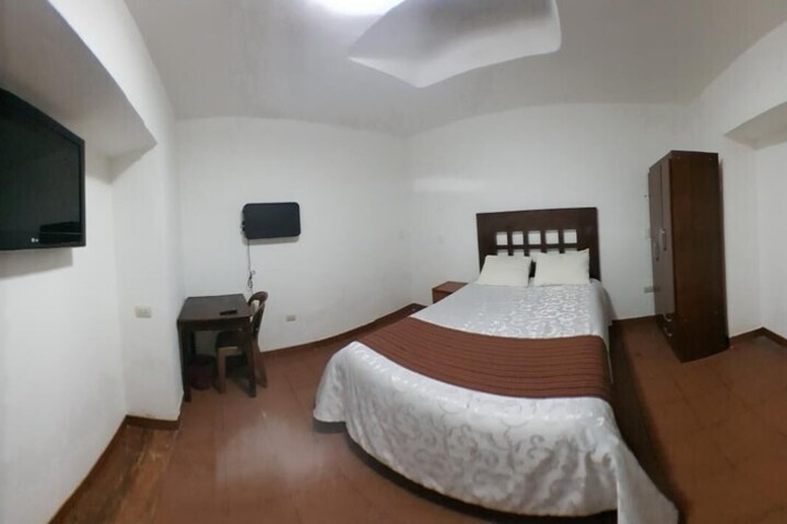 Room 4 of 36