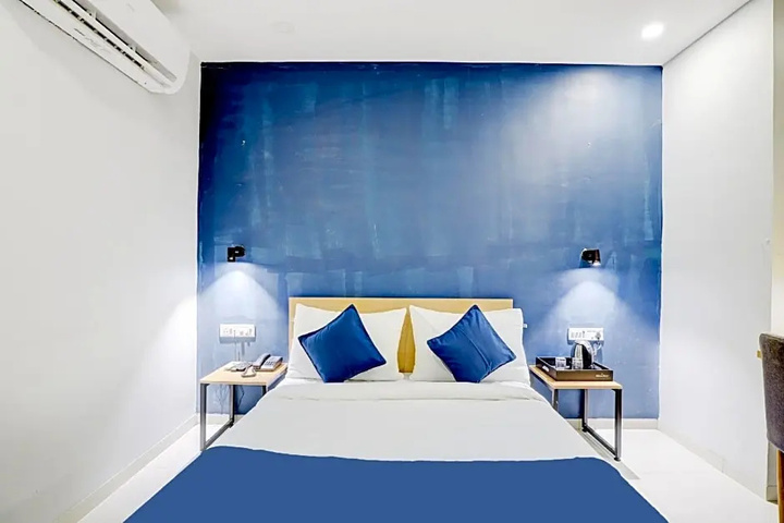 Room 4 of 16