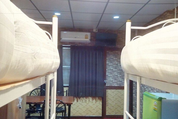 Room 26 of 108