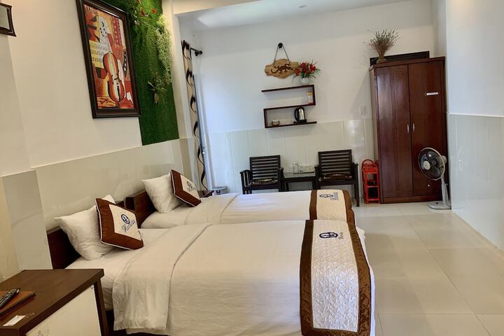 Room 26 of 153