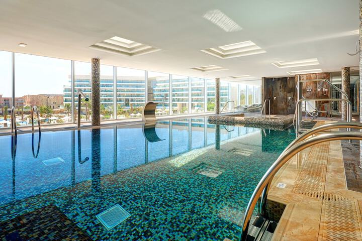 Hotel Pool