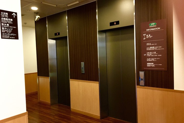 Ballroom/Hall 28 of 30