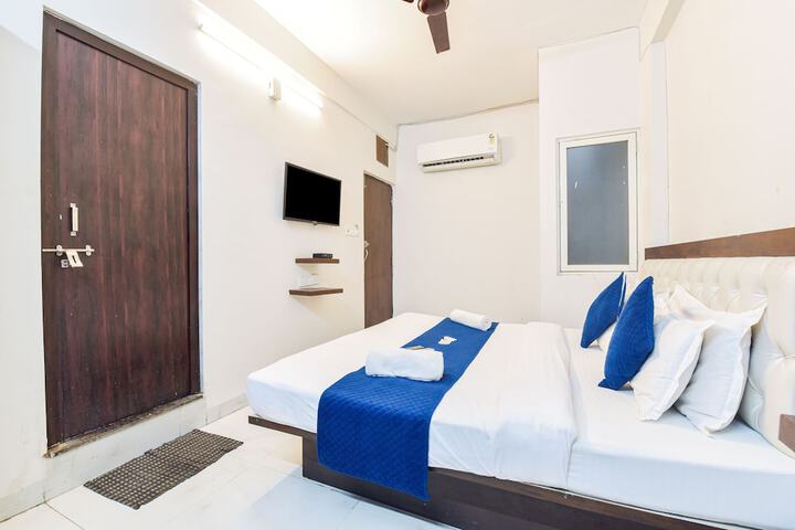 Room 4 of 16