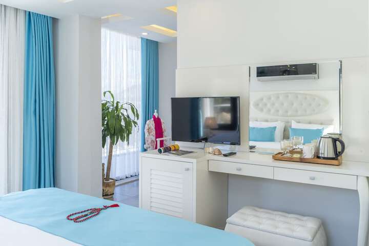 Room 2 of 43