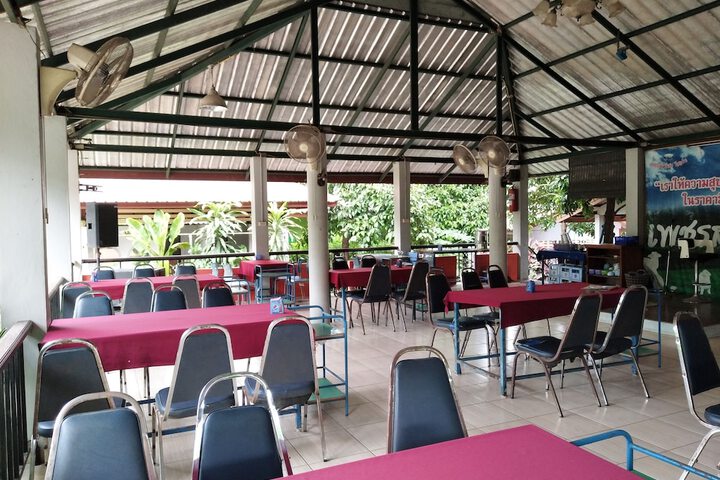 Dining 11 of 20