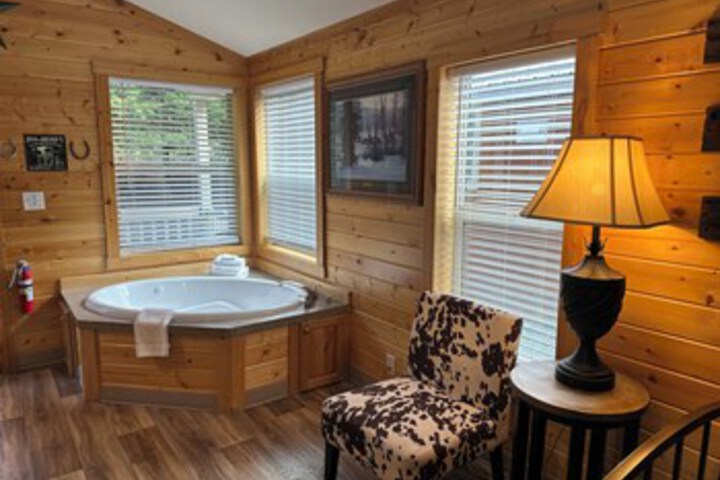 Hot Tub 274 of 390