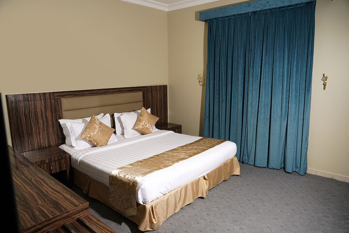 Room 18 of 27