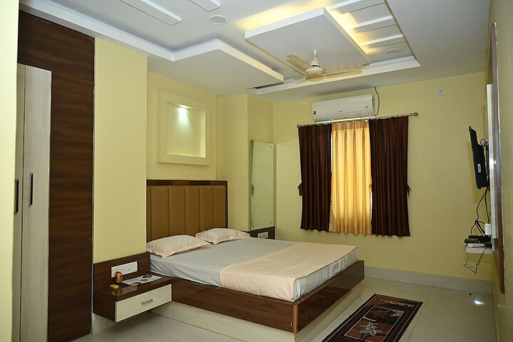 Fabhotel Golden Bliss